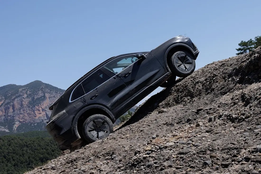 BEBE20250918 Porsche Cayenne 01