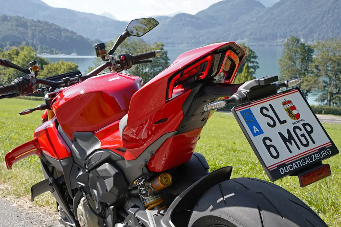 3 ducati-streetfighter-v4-s heck