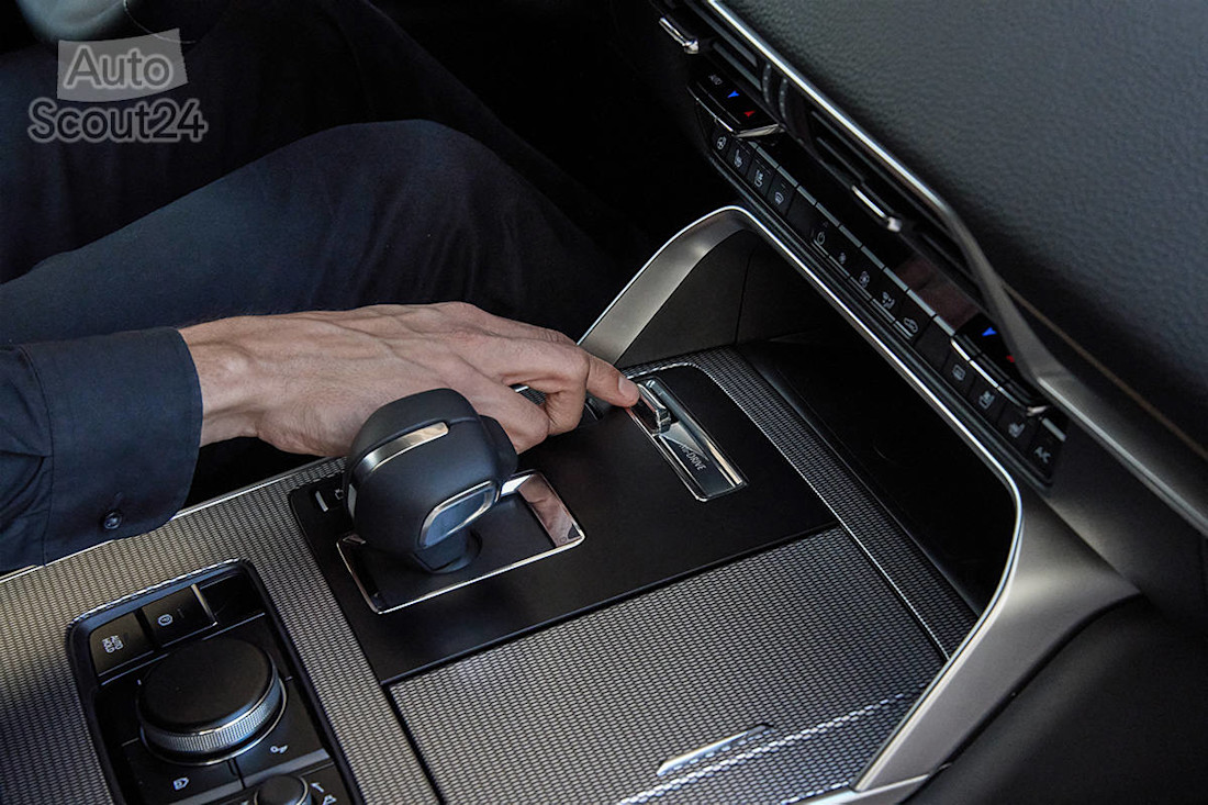 MazdaCX-60_Germany_int-(11).jpg