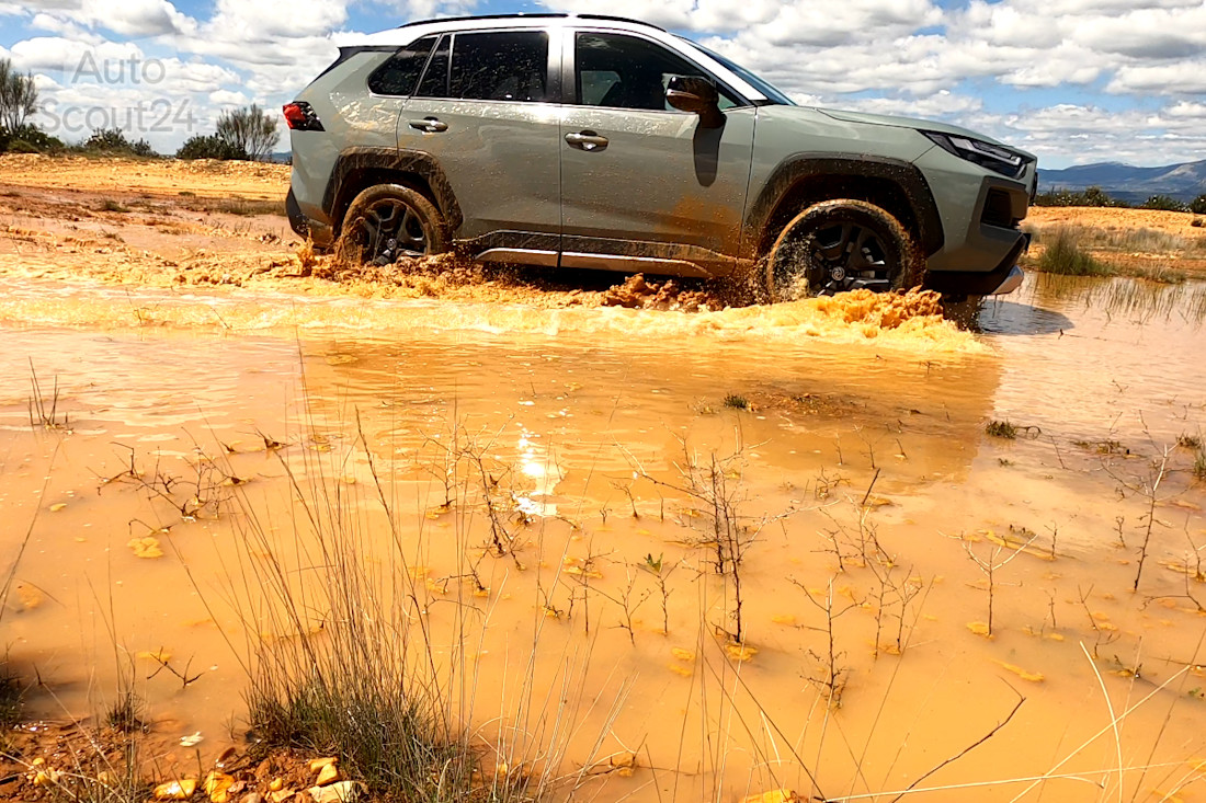 toyota rav 4 hybrid rodando4.jpg