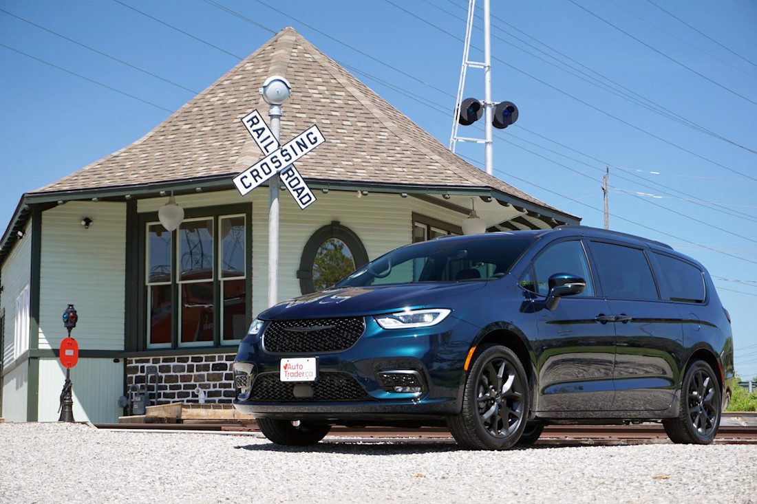 Editorial 2022 chrysler pacifica touring l awd 02 di