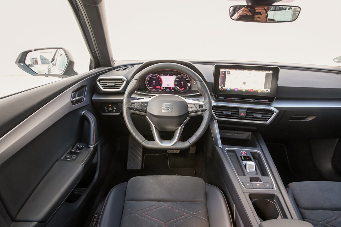 honda-civic-ehev-seat-leon-15-tsi-2022-8.jpg