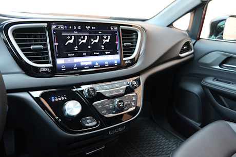 2025 Chrysler Grand Caravan Review Image