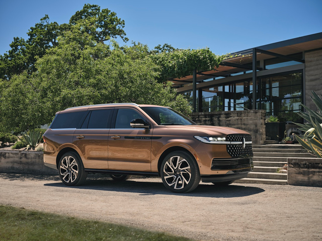 2025 Lincoln Navigator Updated to Serve as Either SUV or Spa