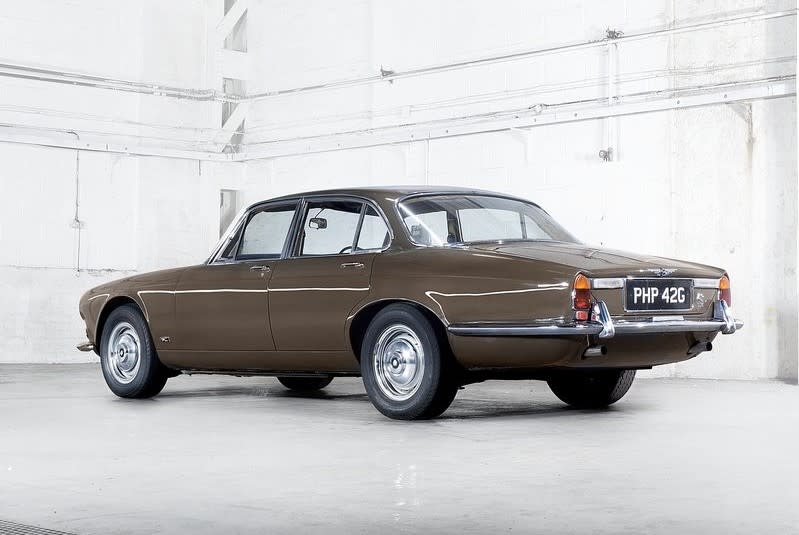 jaguar-xj6-back