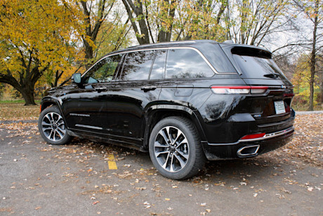 Jeep Grand Cherokee 4xe vs Mazda CX-90 PHEV 2024 : match comparatif Image