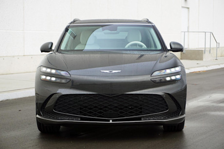Editorial 2024 genesis gv60 performance awd td 231128 01 di