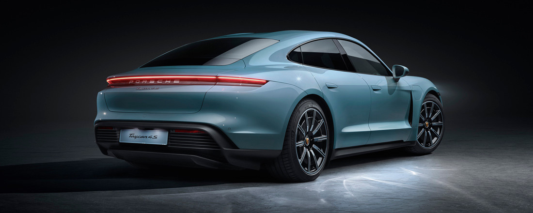 porsche_Taycan_4S_retro_1100x440.jpg