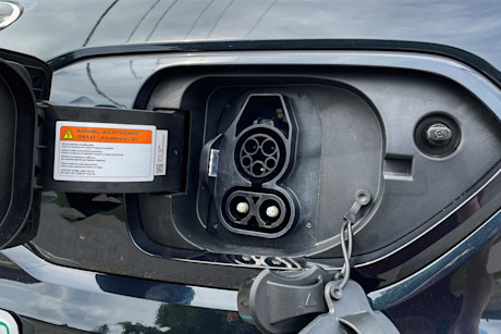 Editorial 2021 kia niro ev sx touring 12 ct