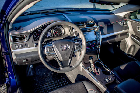 Editorial 2015 toyota camry xse v6 bm 13