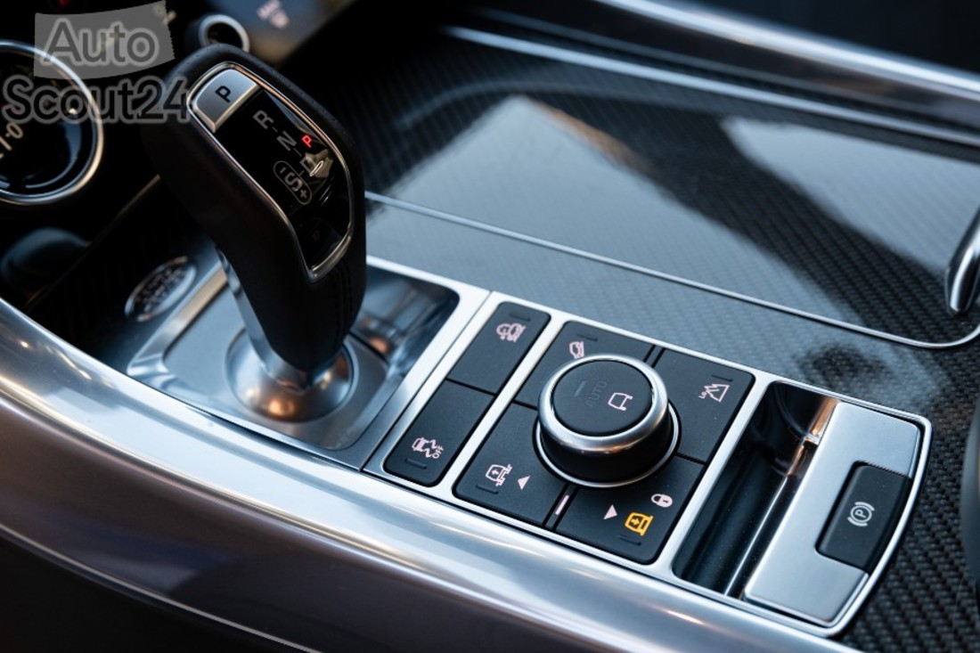 Jaguar-Land Rover SV - 3000px-9.jpg