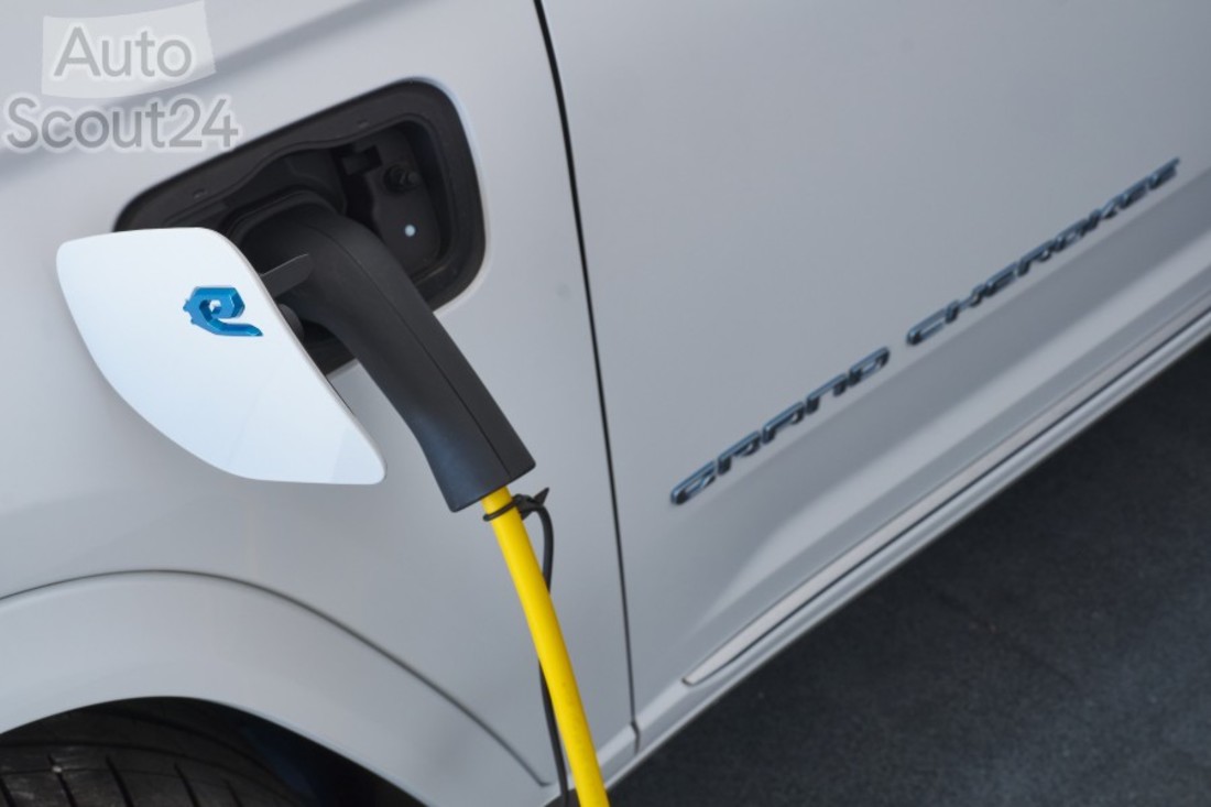 2023_04_03 Friends_Jeep_0404_LowRes - Summit reserve.jpg