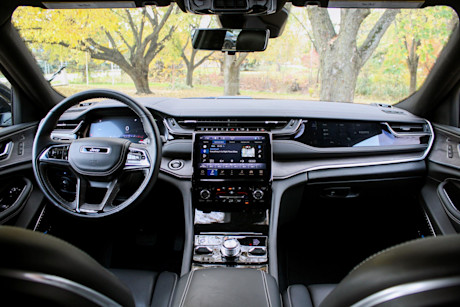 Jeep Grand Cherokee 4xe vs Mazda CX-90 PHEV 2024 : match comparatif Image