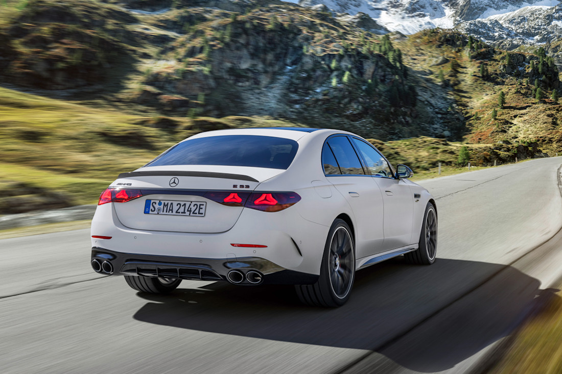 Mercedes-Benz E 45 Matic Hybrid (1).jpg