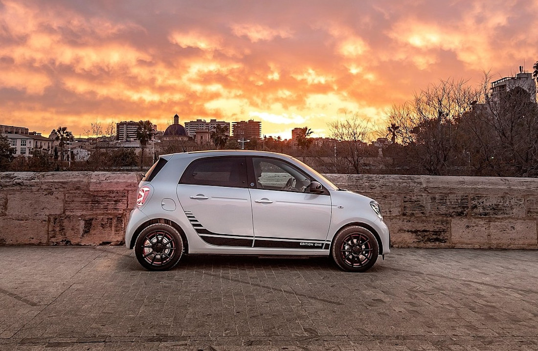 smart-eq-forfour-side