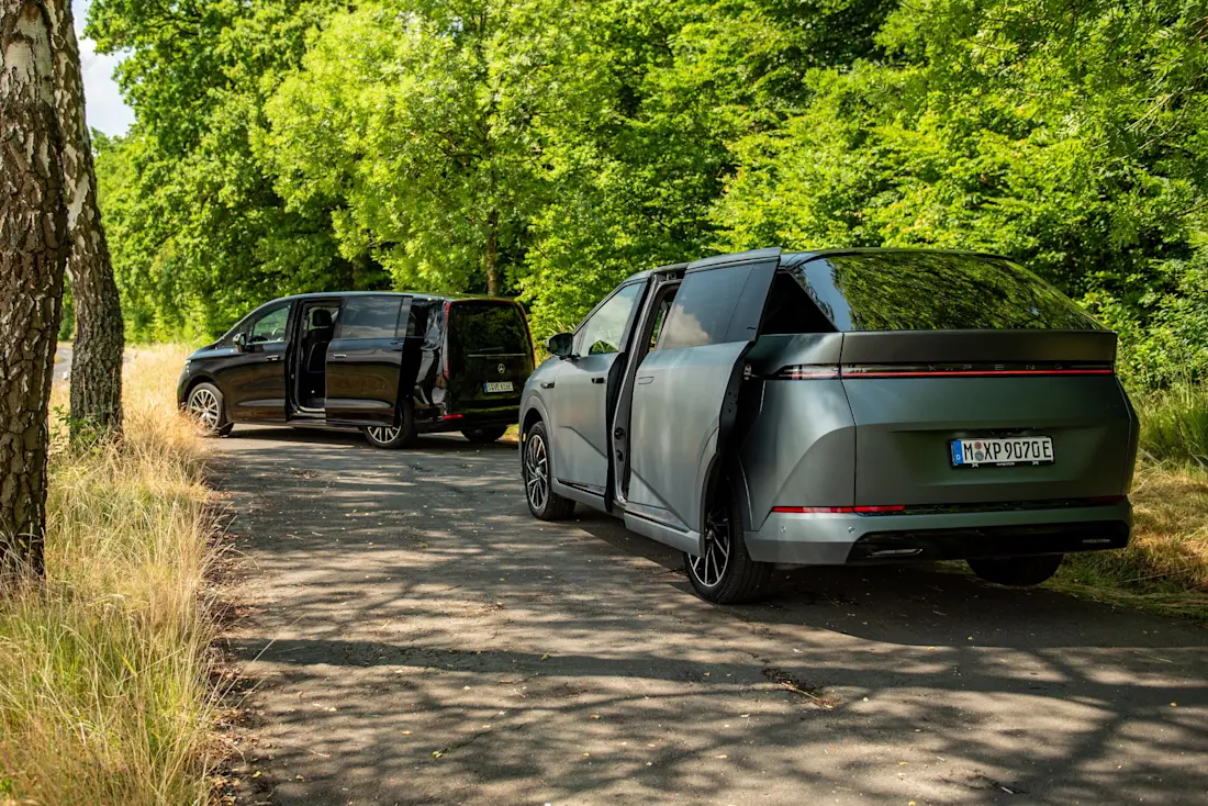 mercedes-vle-vs-xpeng-x9-heck-2