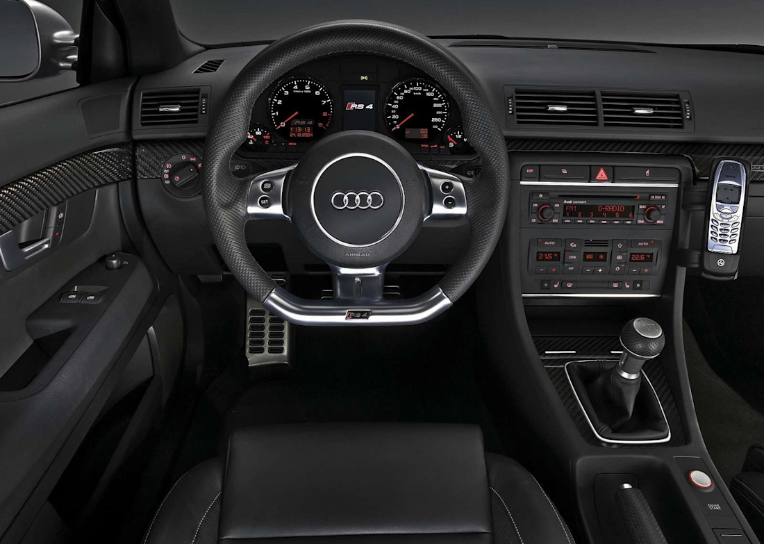 audi-rs4-interieur