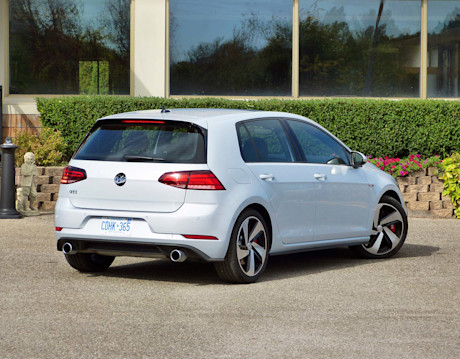 Editorial 2018 volkswagen golf gti 04 jb