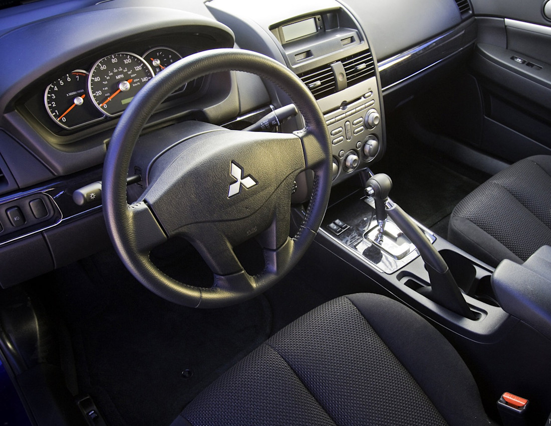 mitsubishi-galant-interior