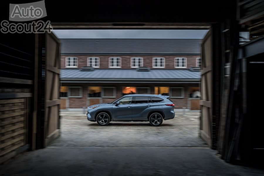 Toyota Highlander Electric Hybrid 2021 (2) (1).jpg
