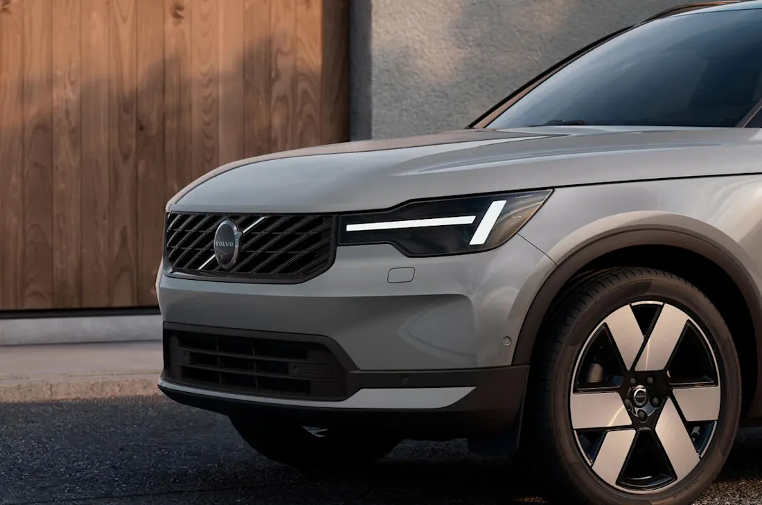Volvo XC40, il restyling cambia volto al SUV compatto più tecnologia, stessi motori mild hybrid 06