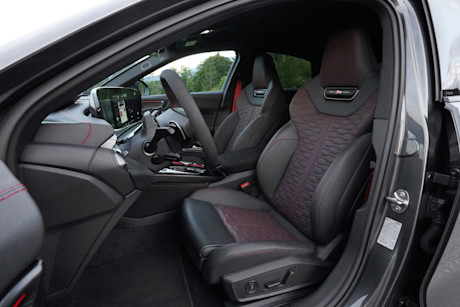 8 audi-rs-5-limousine-2026-vordersitze