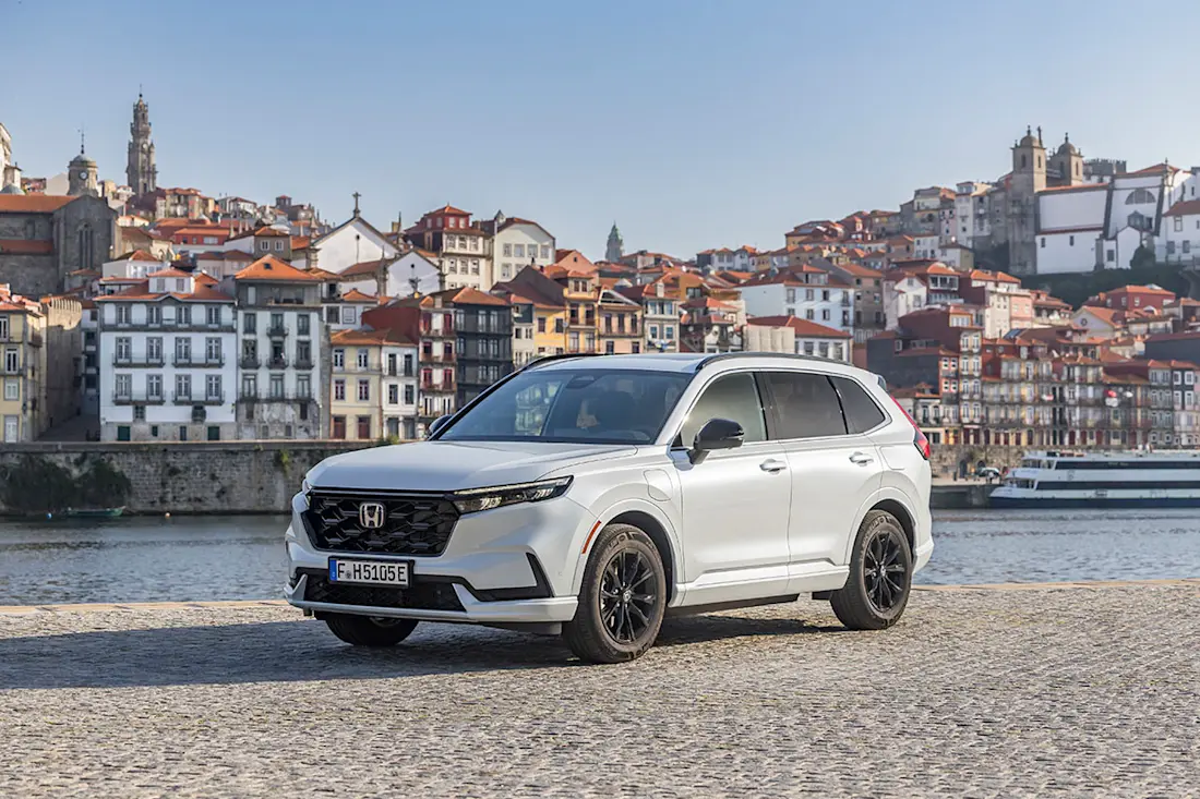 Honda CR-V (2023) static, front view Honda CR-V (2023) static, front view