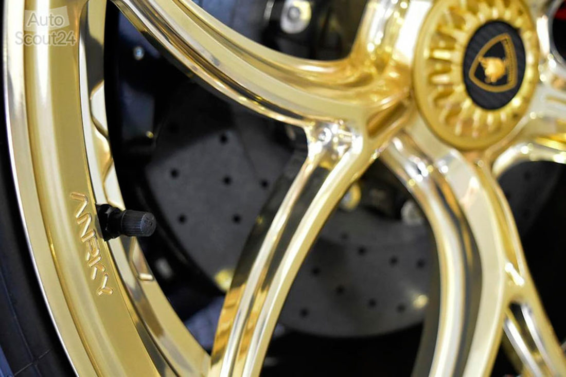 Lamborghini-Countach-LPI-800-4-pintura-tuning (10).jpg