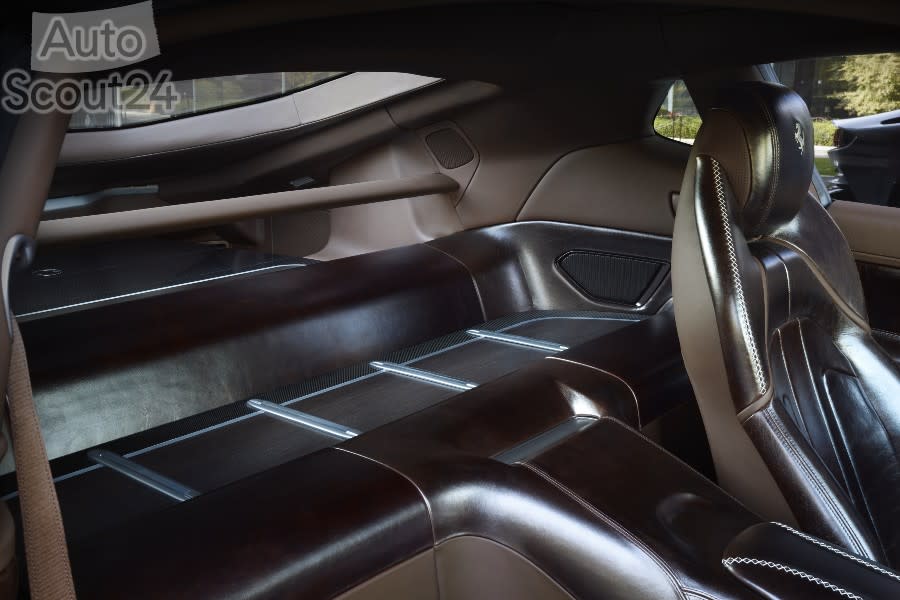 05_Ferrari-BR20_int_02 (2).jpg