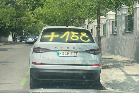 Ecologistas pintan coches en los barrios más ricos de Madrid