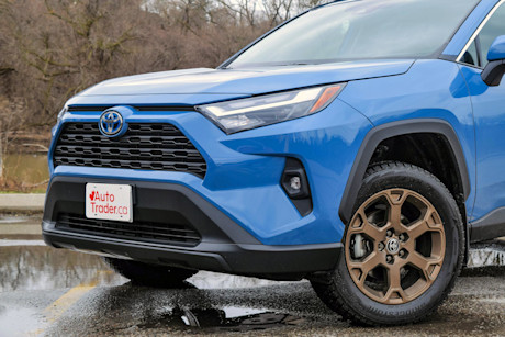 Editorial 2023 toyota rav4 xle hybrid 230619 05 sha