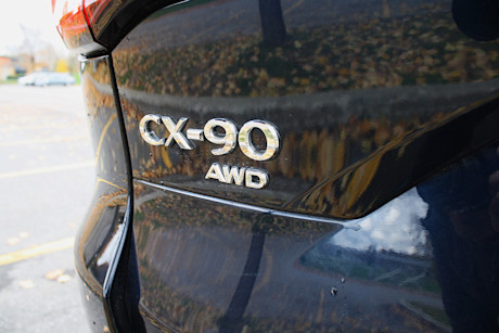 Match comparatif des VUS intermédiaires hybrides rechargeables, Édition 2024: Mazda CX-90 PHEV 2024 vs Mazda CX-70 PHEV 2025 Body Image