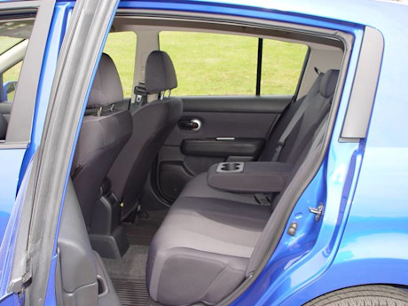 Editorial 2008 nissan versa gw 008 7863