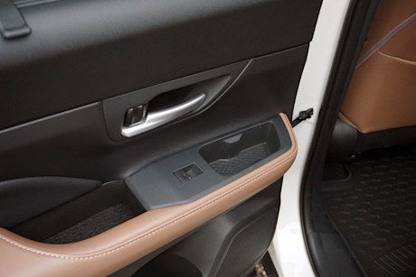 Editorial 2024 toyota grand highlander platinum hybrid max td 240131 29 di