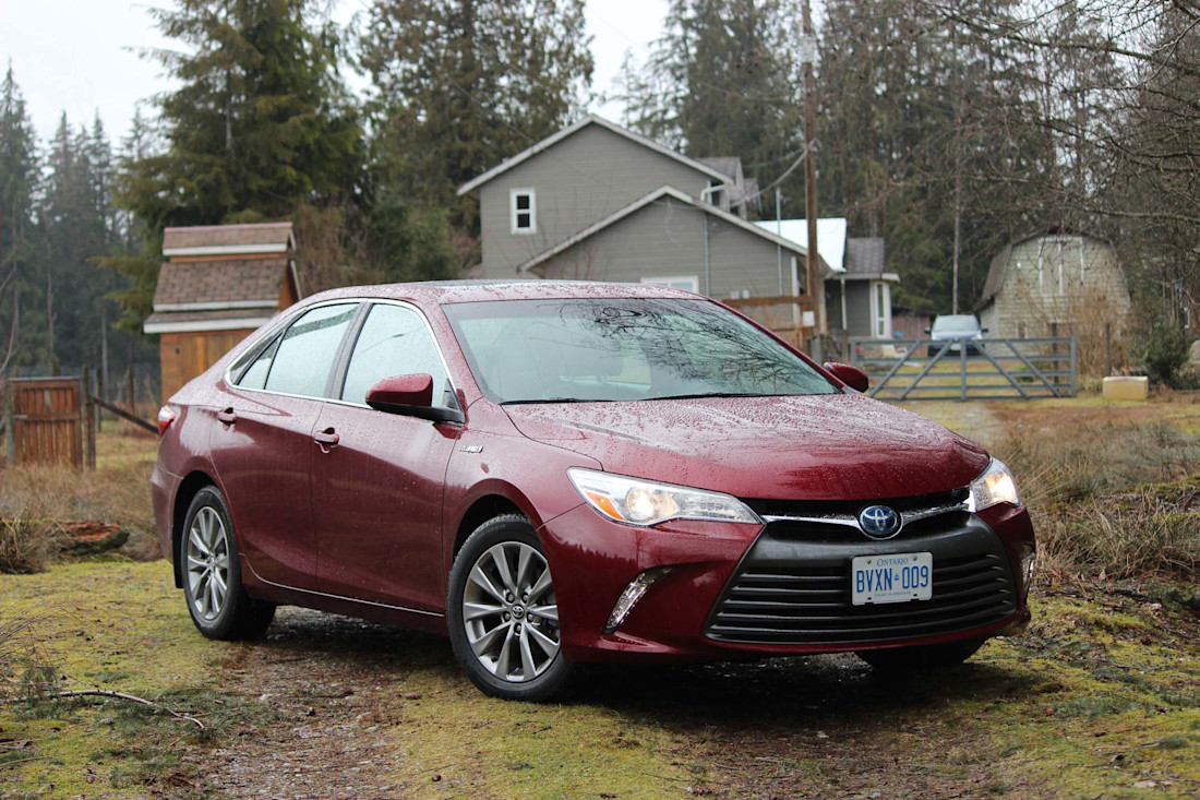Editorial 2017 toyota camry hybrid xle dh 1