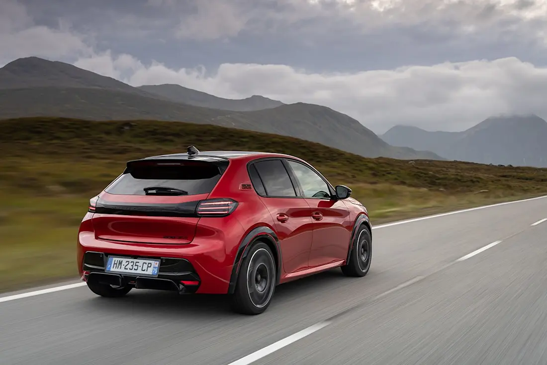 BEBE20261008  Peugeot e-208 GTi  07