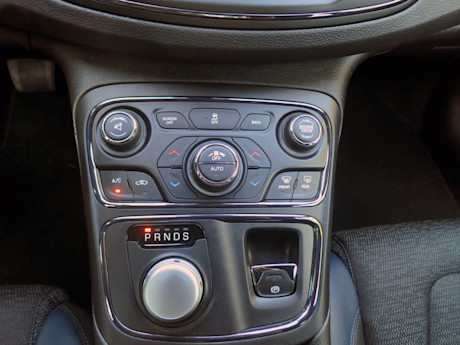 Editorial 2015 chrysler 200s 36 awd pb 14 2093