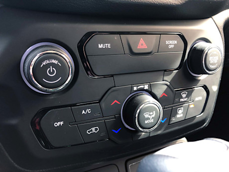 Editorial 2019 jeep renegade limited 4x4 22 jw