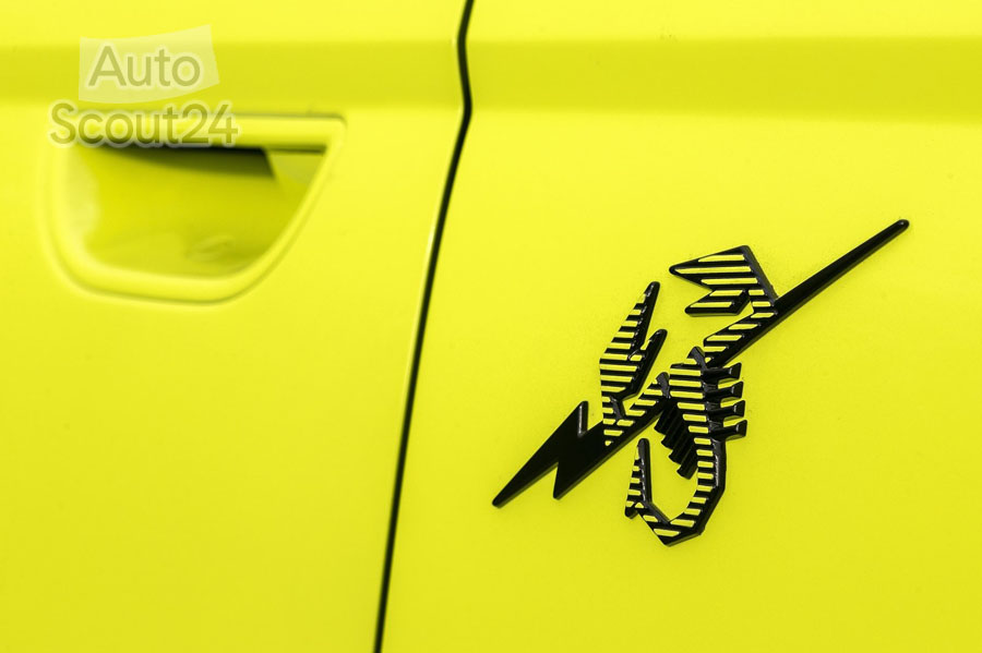 Fiat-500e_Abarth-2023-1600-2a.jpg