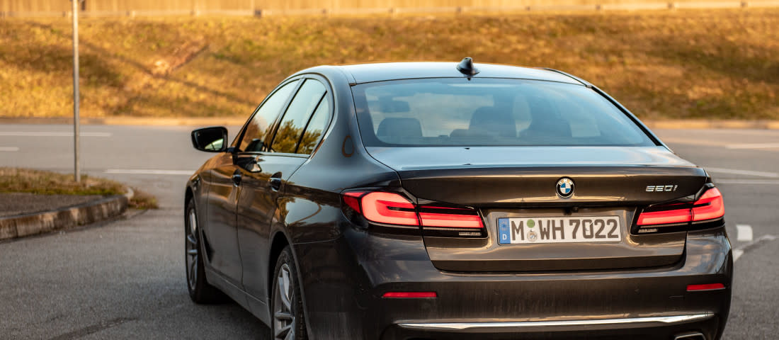 BMW-520i-Limousine-Rear-1100