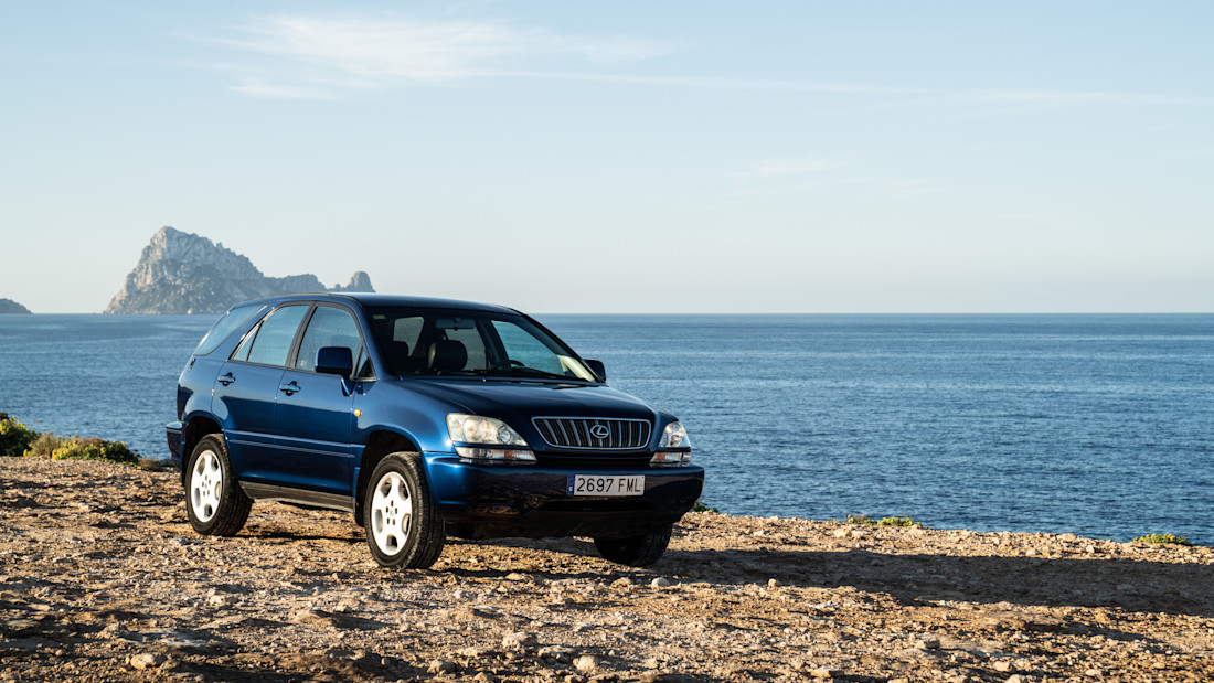 1st_Gen_Lexus_RX_300_Static_01.jpg