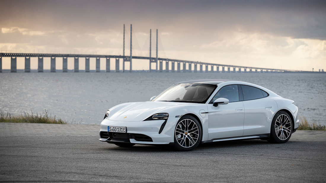 Porsche-Taycan-(3)-(4104-x-2308).jpg
