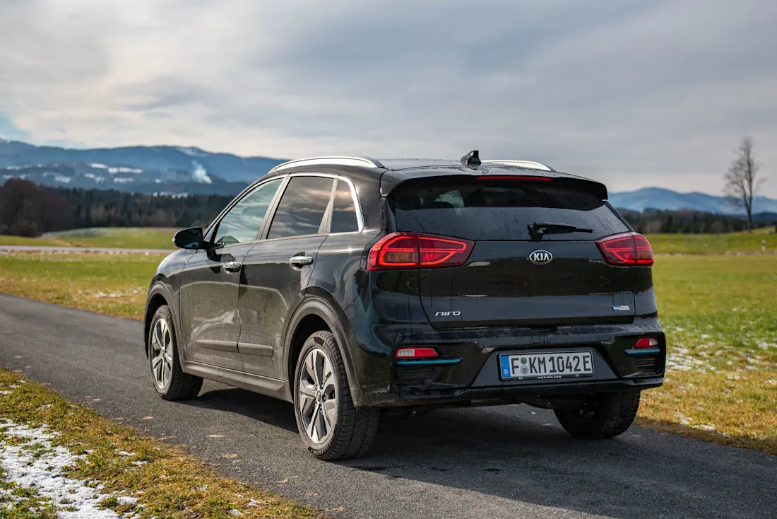 Kia-e-Niro-64-kWh-Rear-Side Kia-e-Niro-64-kWh-Rear-Side