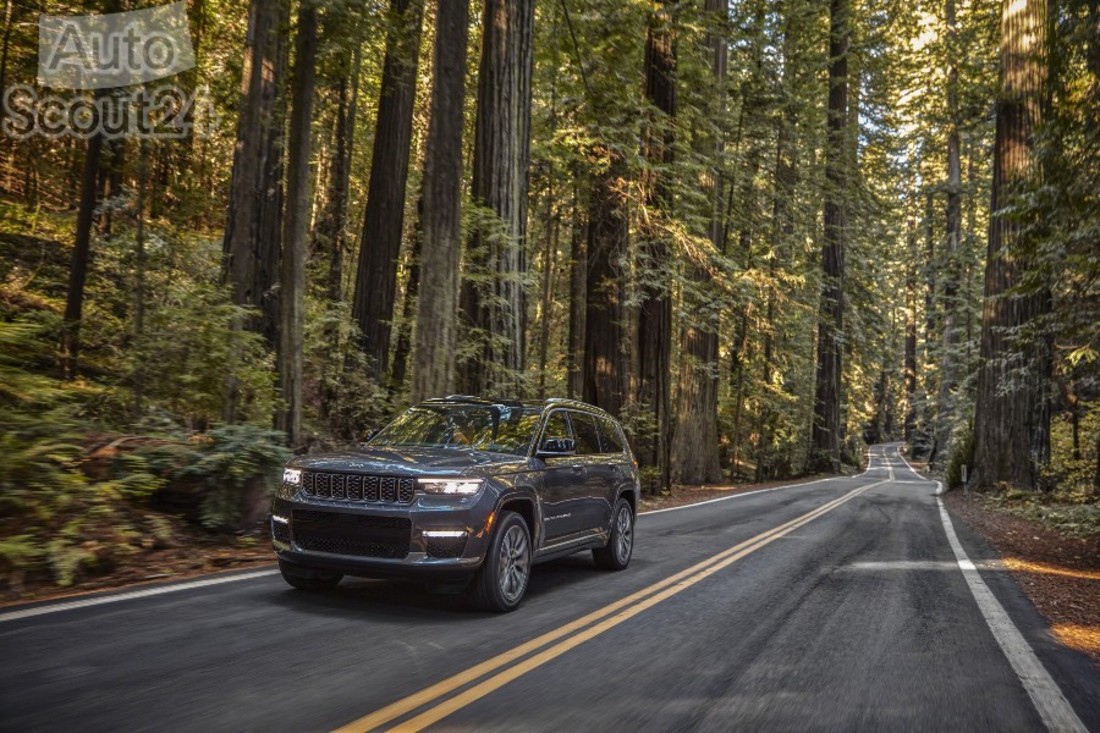 JeepGrandCherokeeLSummitReserve (2).jpg