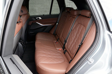 BMW X5 xDrive50e 2024 : essai routier Body Image