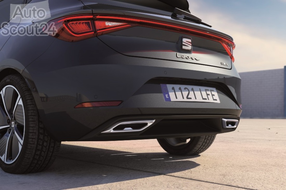 Nuevo-SEAT-Leon-e-HYBRID-el-primer-vehiculo-hibrido-enchufable-de-la-compania_07_HQ (2).jpg