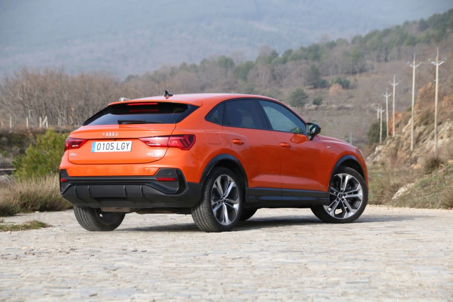 compa-q3-sportback-mini-countryman-06.jpg