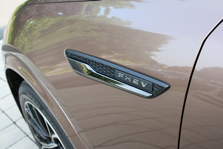 Match comparatif des VUS intermédiaires hybrides rechargeables, Édition 2024: Mazda CX-90 PHEV 2024 vs Mazda CX-70 PHEV 2025 Image