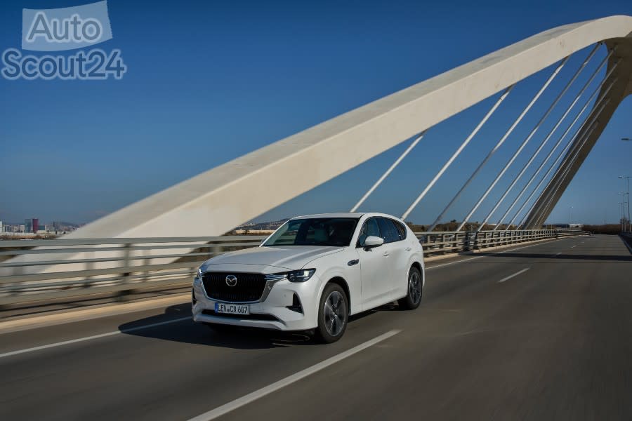 2022_mazda_cx-60_barcelona_rw_act_06_highres(1).jpg