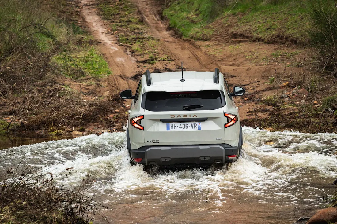 dacia-duster-hybrid-4x4-gelände